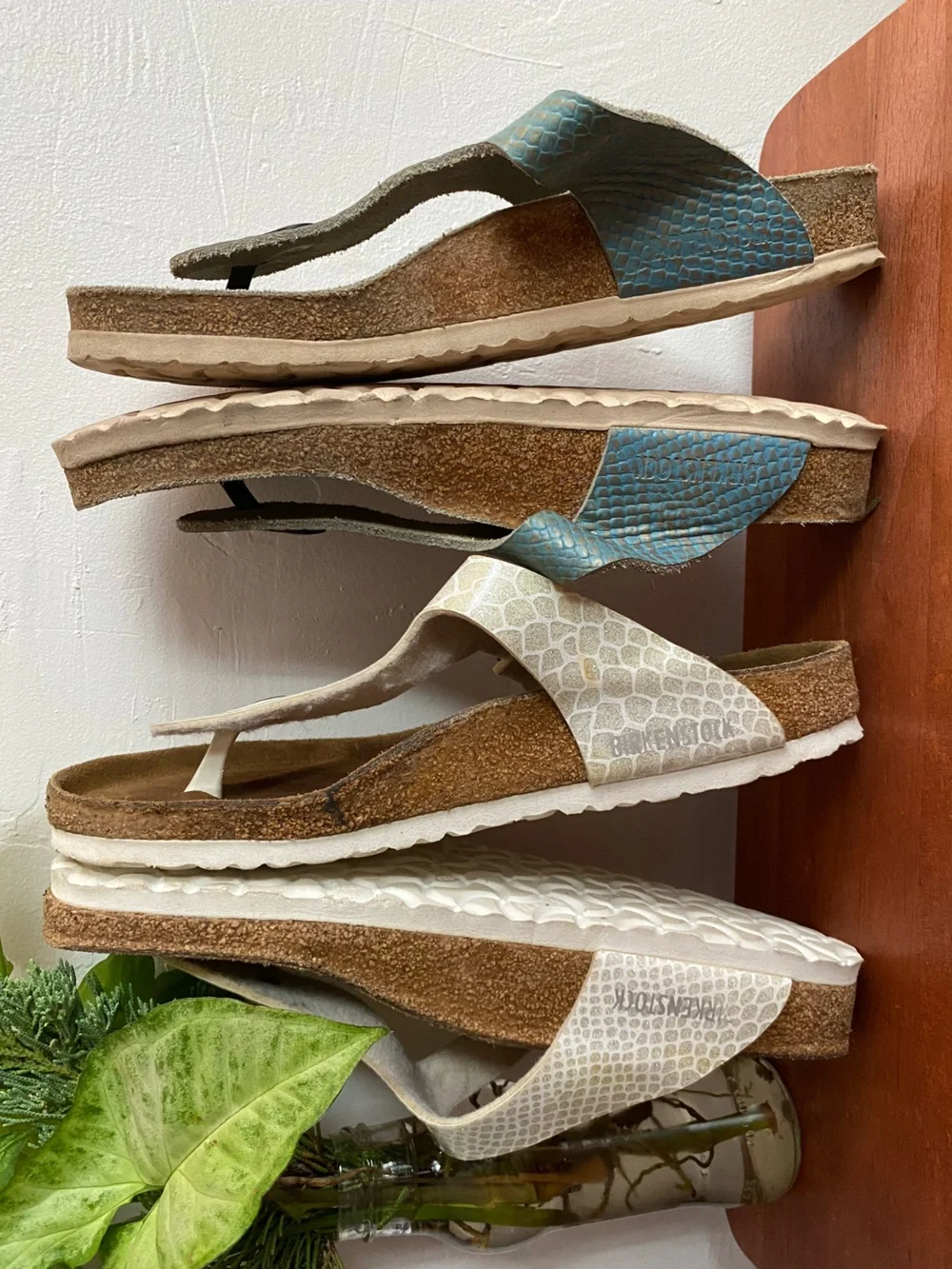 Lot 2 Pre-owned Birkenstock Gizeh Sandals in Light Beige Snake-Print & Blue 40/9